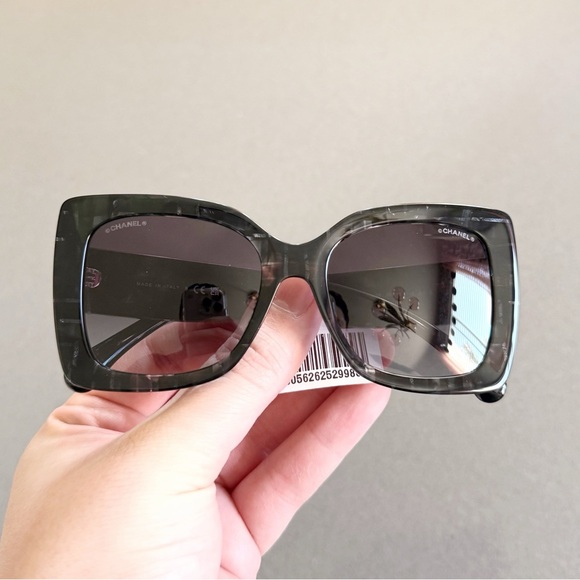 CHANEL NWT 2026 Classic 5555 Oversized Chain CC Square Sunglasses - Picture 2 of 11